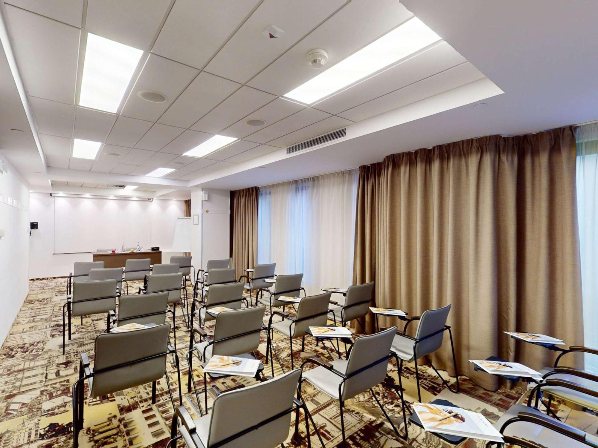Mercure Center 4*